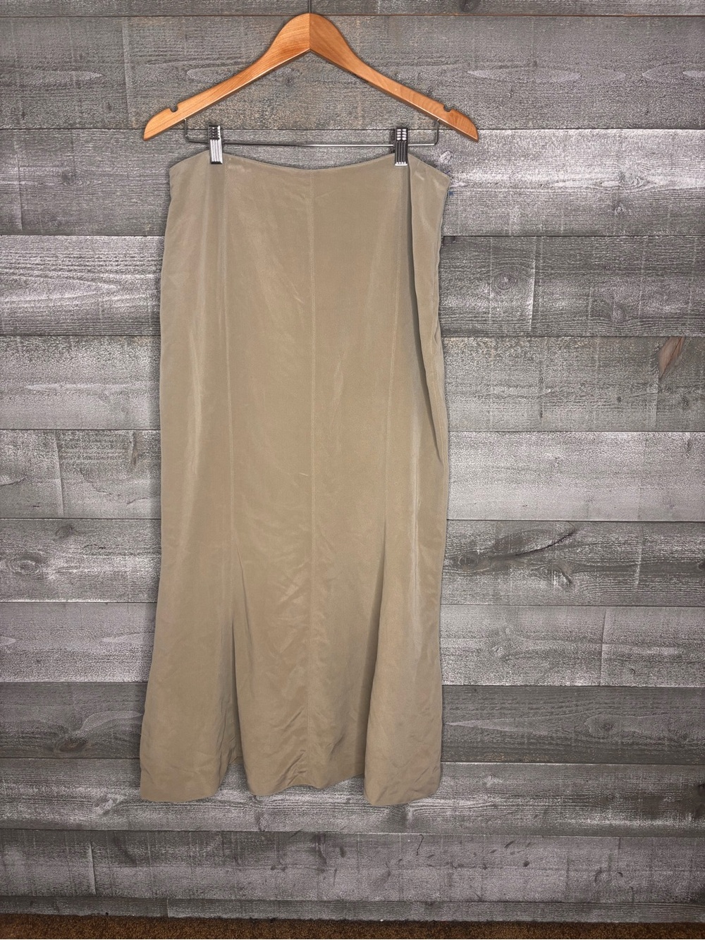 Jones New York size 14 100% silk Beige maxi long Skirt neutral